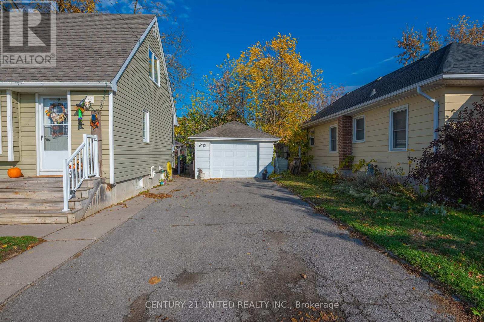 498 Howden Street, Peterborough (Otonabee Ward 1), Ontario  K9J 4B3 - Photo 4 - X12476651