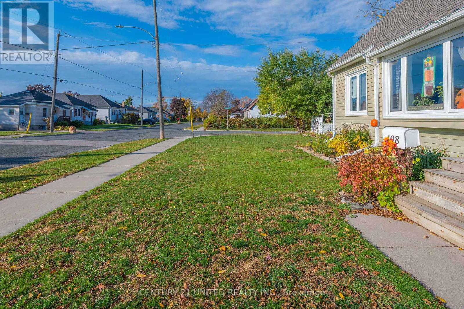 498 Howden Street, Peterborough (Otonabee Ward 1), Ontario  K9J 4B3 - Photo 5 - X12476651