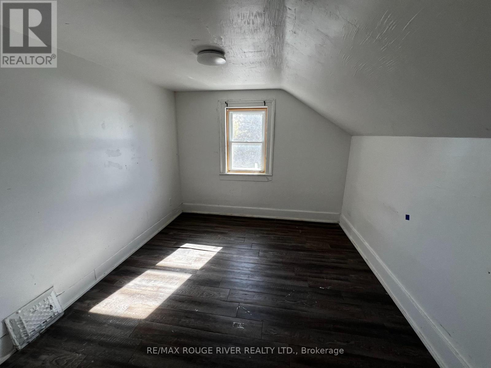 88 King Street, Kawartha Lakes (Lindsay), Ontario  K9V 1C9 - Photo 13 - X12476947