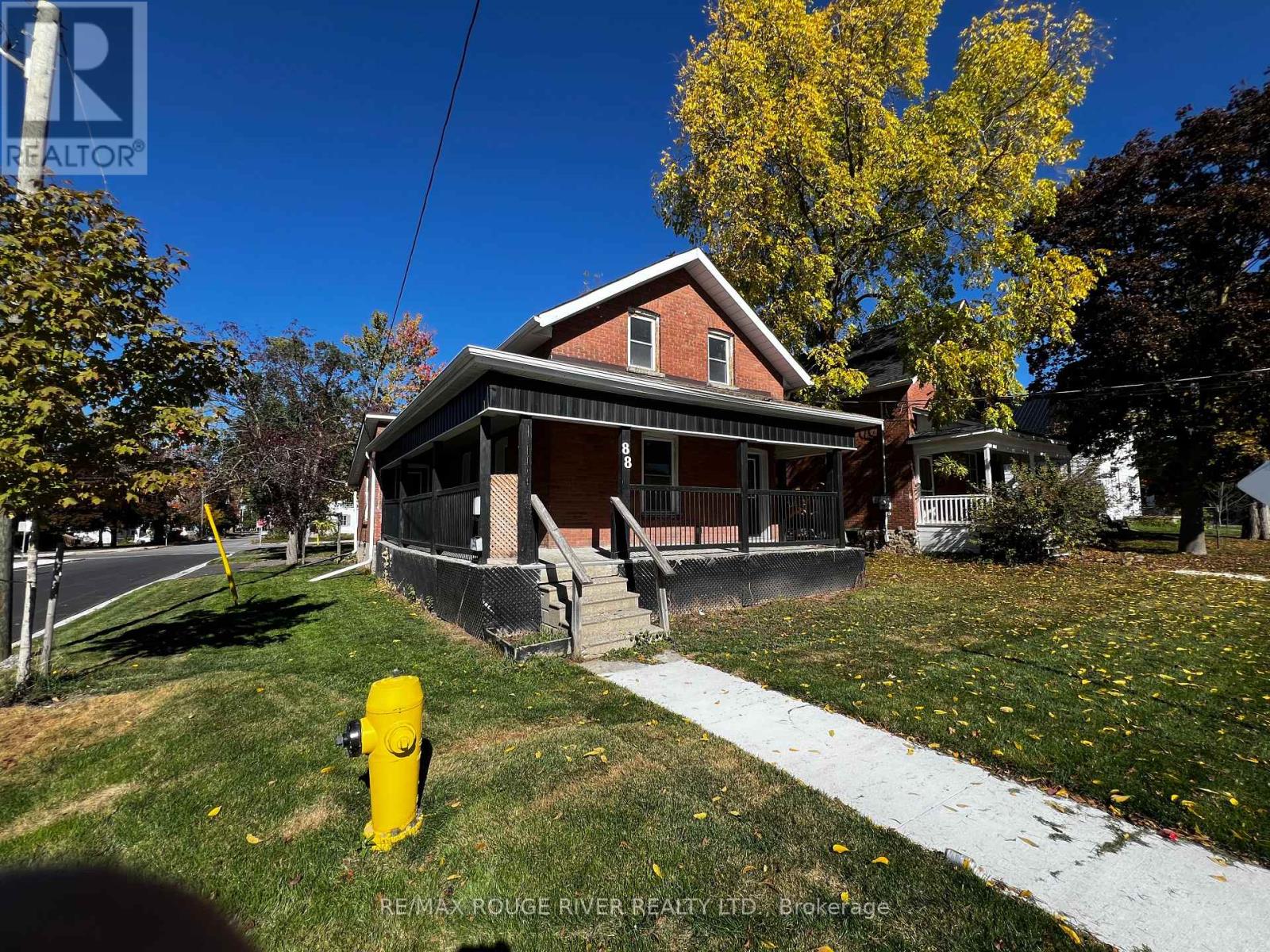 88 King Street, Kawartha Lakes (Lindsay), Ontario  K9V 1C9 - Photo 2 - X12476947