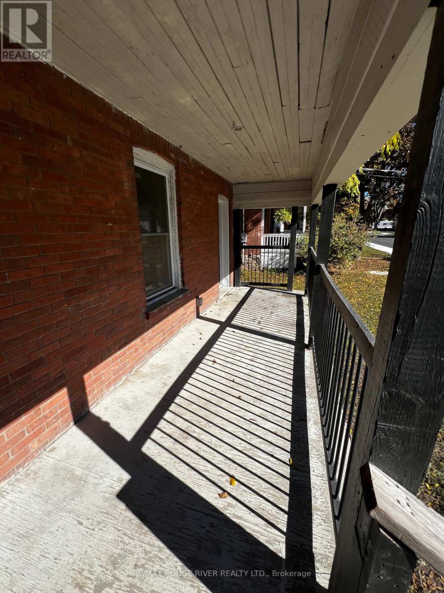 88 King Street, Kawartha Lakes (Lindsay), Ontario  K9V 1C9 - Photo 3 - X12476947