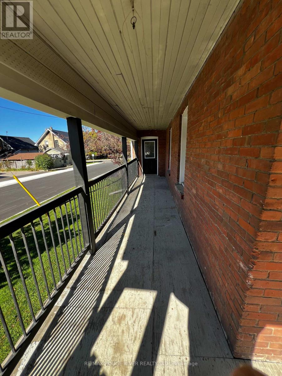 88 King Street, Kawartha Lakes (Lindsay), Ontario  K9V 1C9 - Photo 4 - X12476947