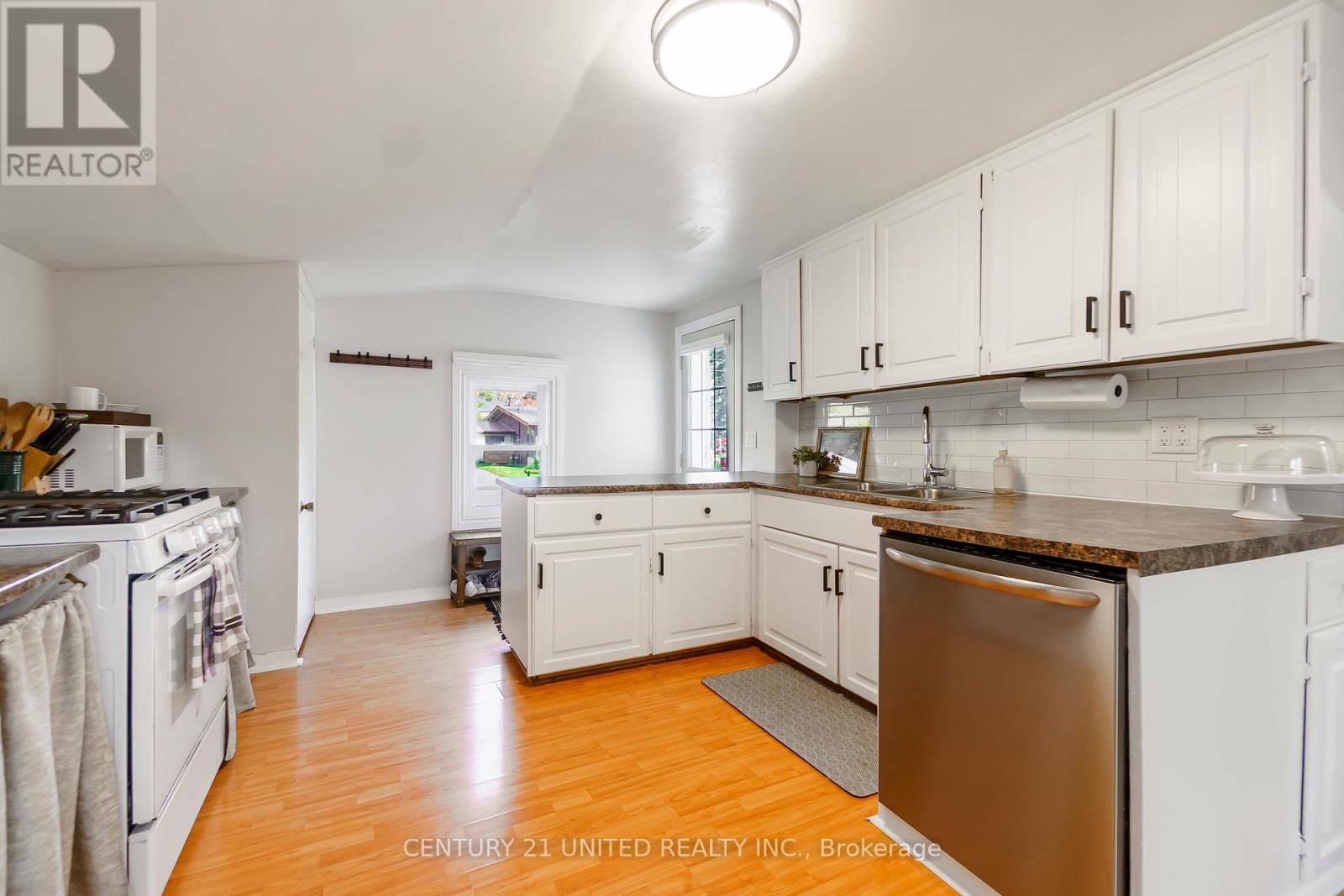 120 Elgin Street, Kawartha Lakes (Lindsay), Ontario  K9V 3W9 - Photo 10 - X12477046