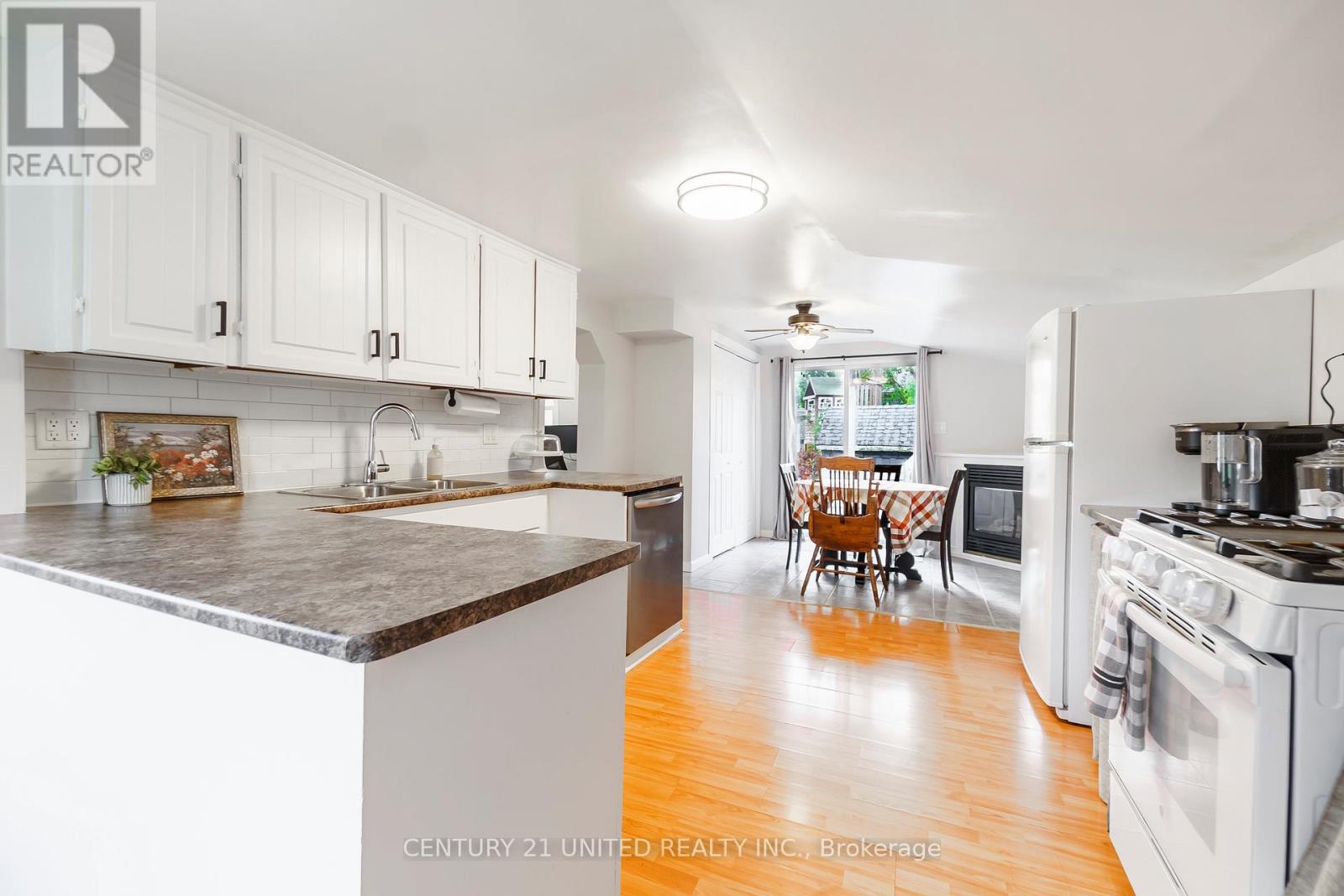120 Elgin Street, Kawartha Lakes (Lindsay), Ontario  K9V 3W9 - Photo 12 - X12477046
