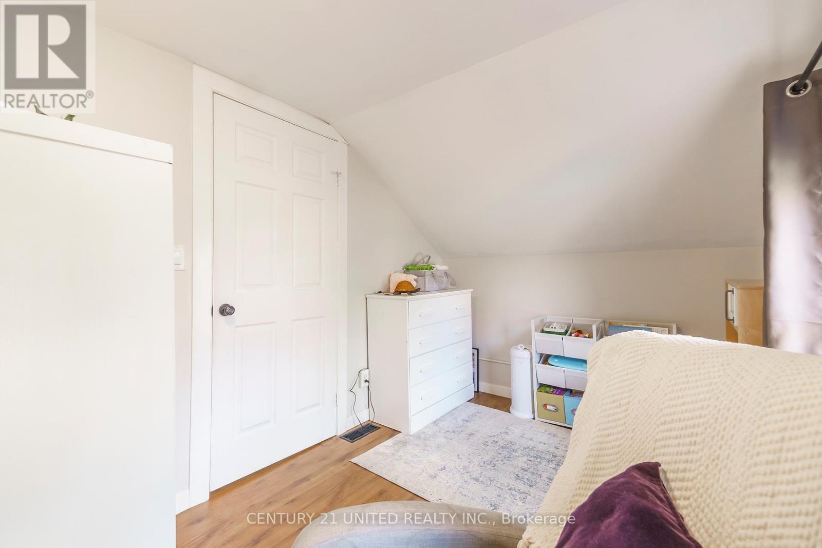 120 Elgin Street, Kawartha Lakes (Lindsay), Ontario  K9V 3W9 - Photo 16 - X12477046