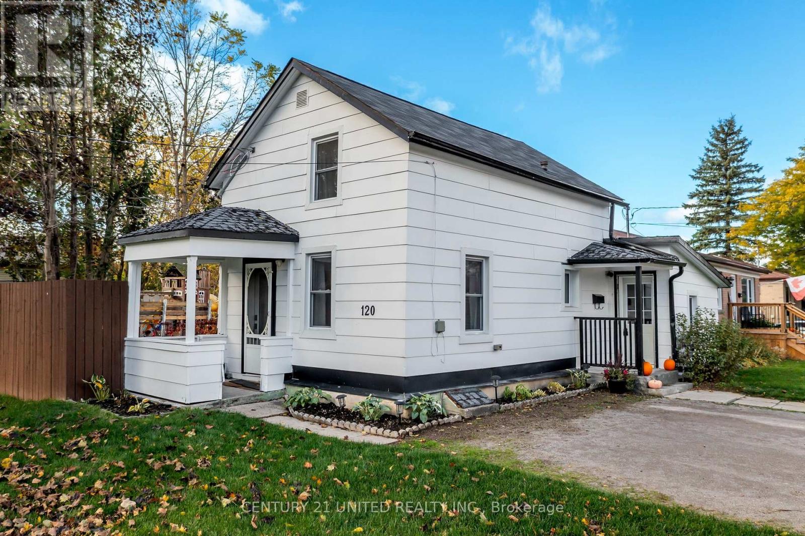 120 Elgin Street, Kawartha Lakes (Lindsay), Ontario  K9V 3W9 - Photo 2 - X12477046