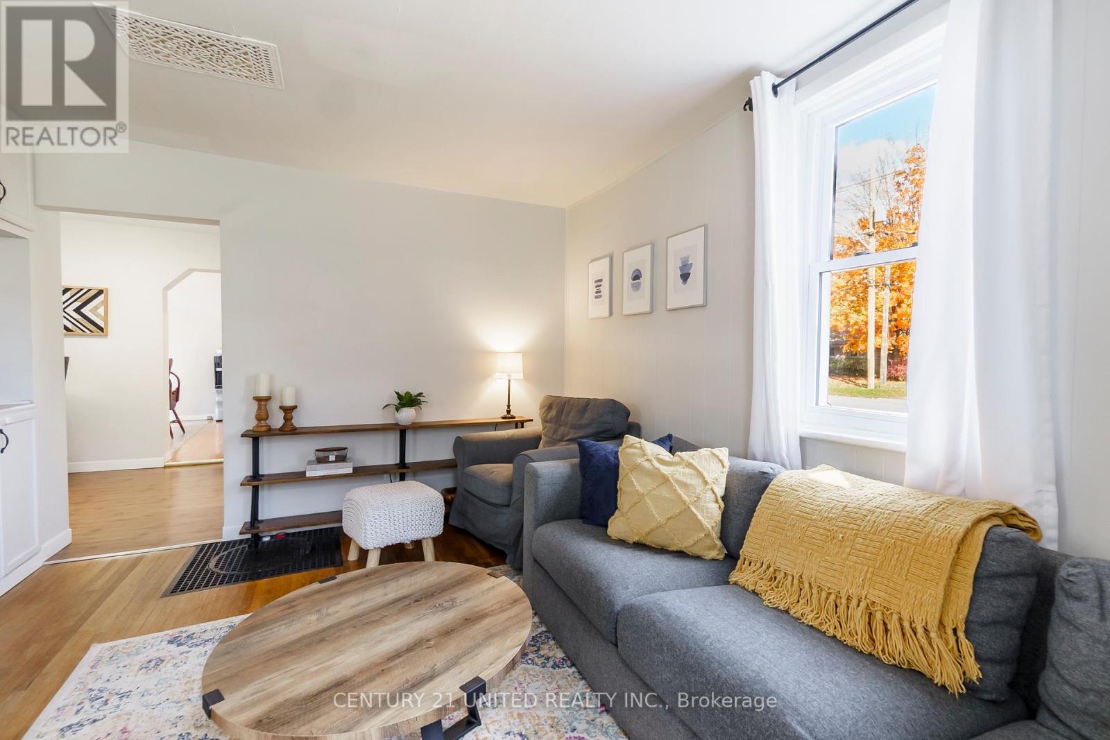 120 Elgin Street, Kawartha Lakes (Lindsay), Ontario  K9V 3W9 - Photo 5 - X12477046