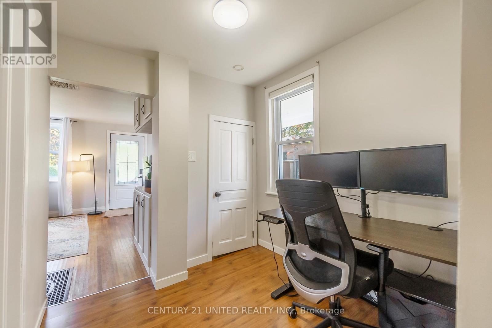 120 Elgin Street, Kawartha Lakes (Lindsay), Ontario  K9V 3W9 - Photo 6 - X12477046