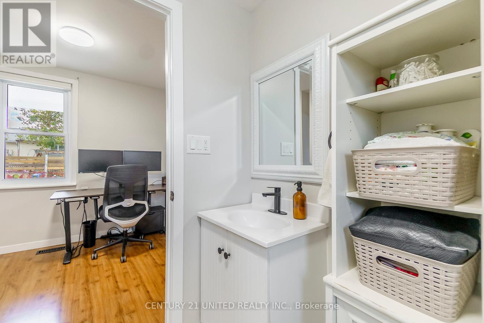 120 Elgin Street, Kawartha Lakes (Lindsay), Ontario  K9V 3W9 - Photo 8 - X12477046