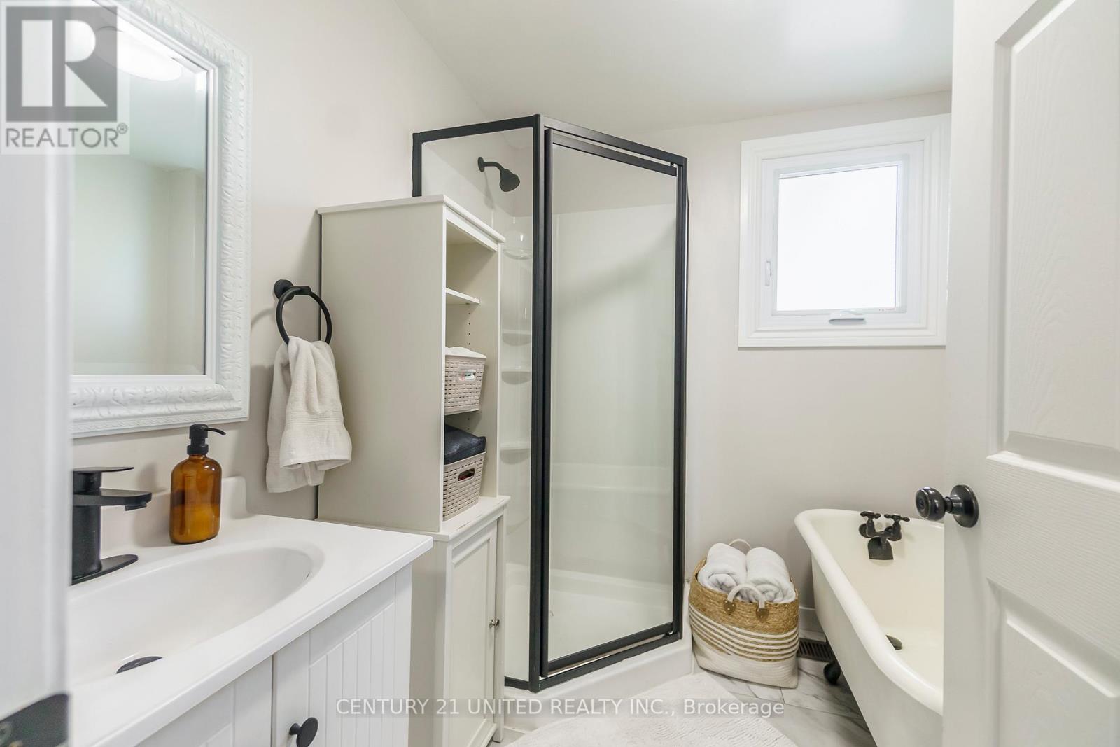 120 Elgin Street, Kawartha Lakes (Lindsay), Ontario  K9V 3W9 - Photo 9 - X12477046