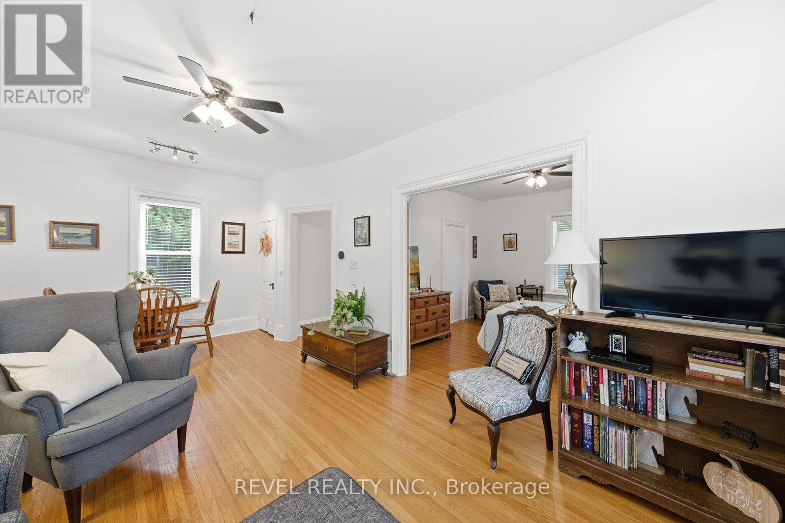 94 Elgin Street, Kawartha Lakes (Lindsay), Ontario  K9V 3W7 - Photo 12 - X12477359