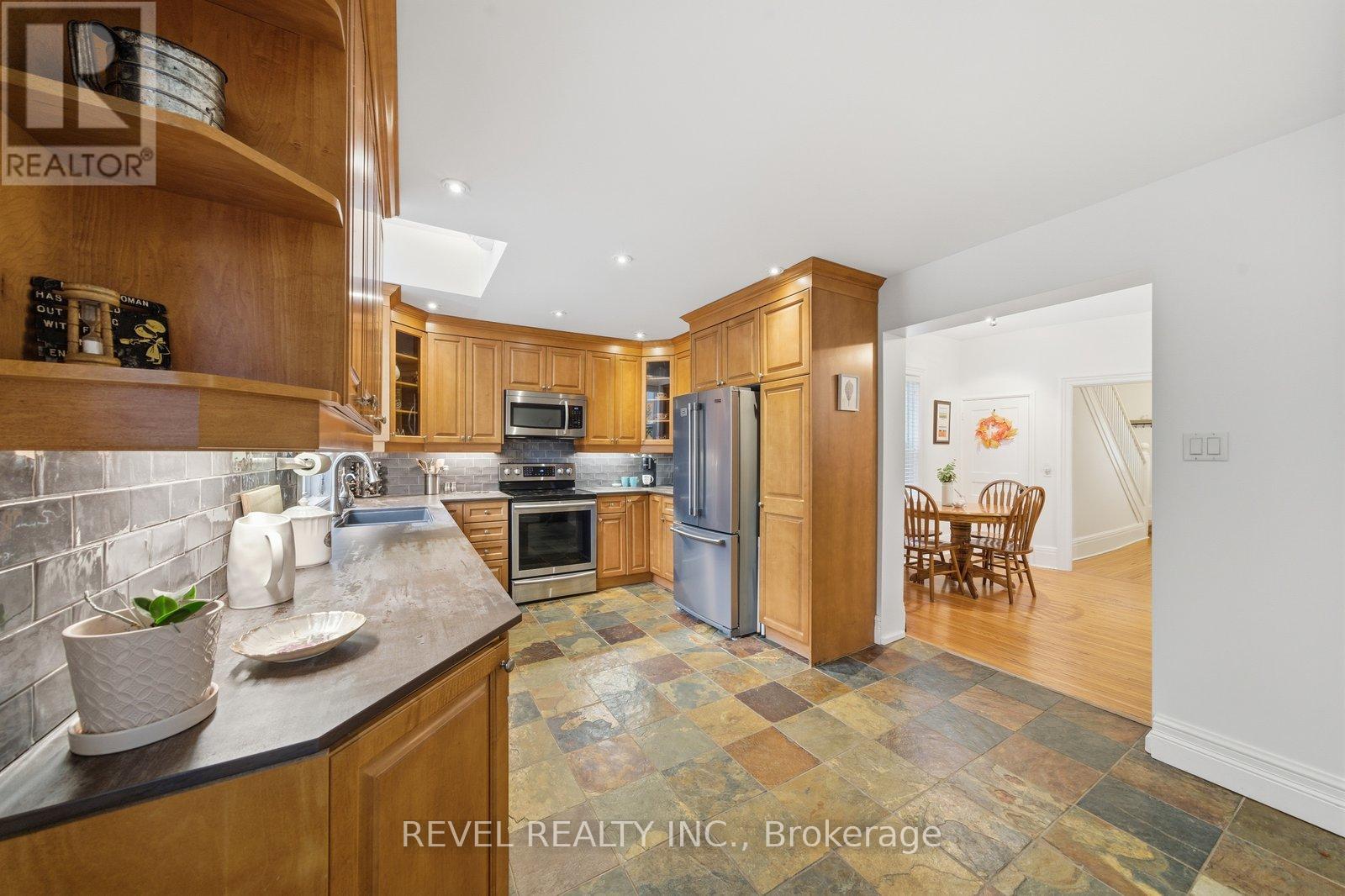 94 Elgin Street, Kawartha Lakes (Lindsay), Ontario  K9V 3W7 - Photo 16 - X12477359