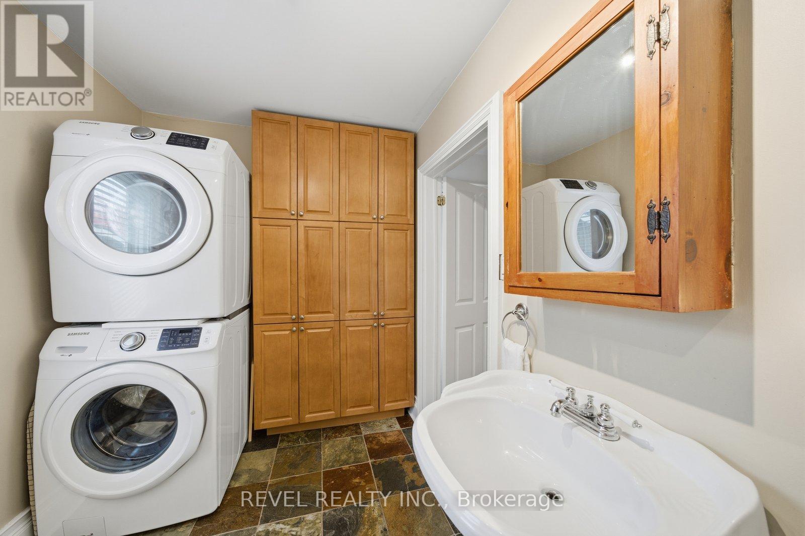 94 Elgin Street, Kawartha Lakes (Lindsay), Ontario  K9V 3W7 - Photo 19 - X12477359