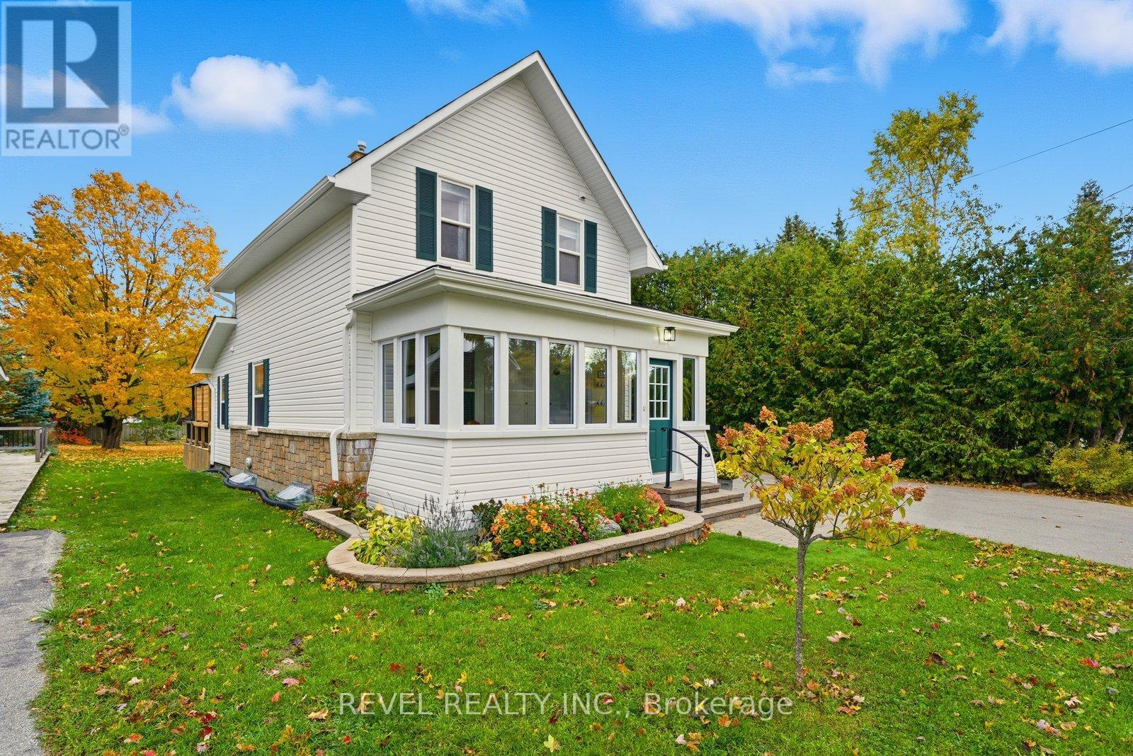 94 Elgin Street, Kawartha Lakes (Lindsay), Ontario  K9V 3W7 - Photo 5 - X12477359