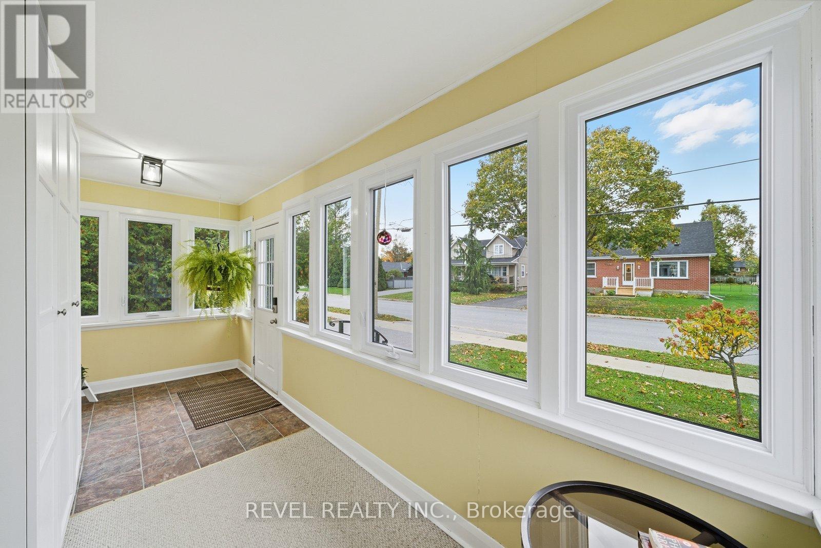 94 Elgin Street, Kawartha Lakes (Lindsay), Ontario  K9V 3W7 - Photo 7 - X12477359