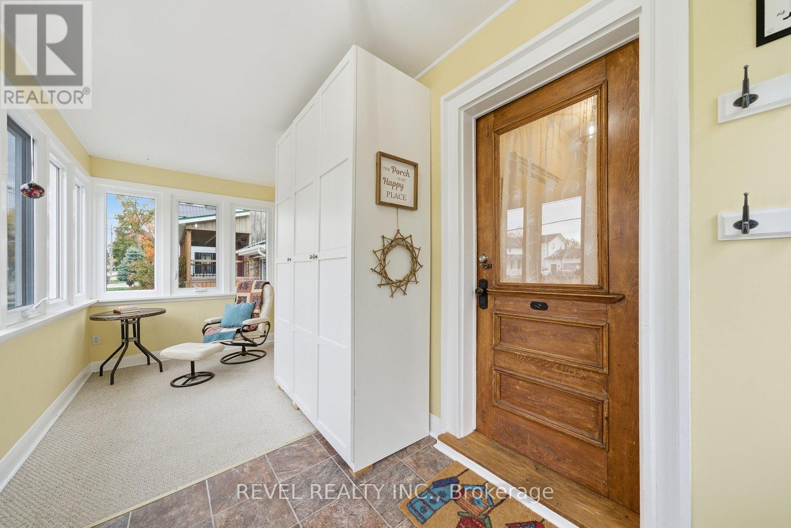 94 Elgin Street, Kawartha Lakes (Lindsay), Ontario  K9V 3W7 - Photo 8 - X12477359