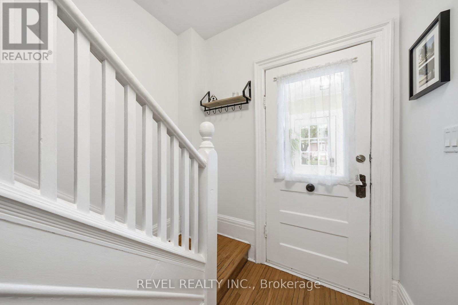 94 Elgin Street, Kawartha Lakes (Lindsay), Ontario  K9V 3W7 - Photo 9 - X12477359