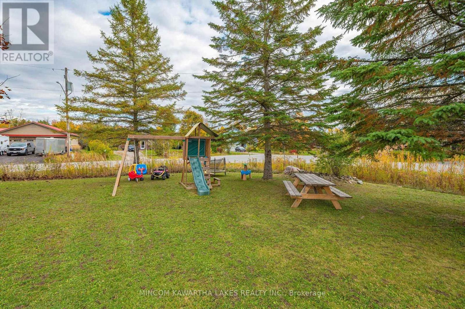 944 Blue Jay Street, Cavan Monaghan (Cavan Twp), Ontario  L0A 1C0 - Photo 5 - X12477636