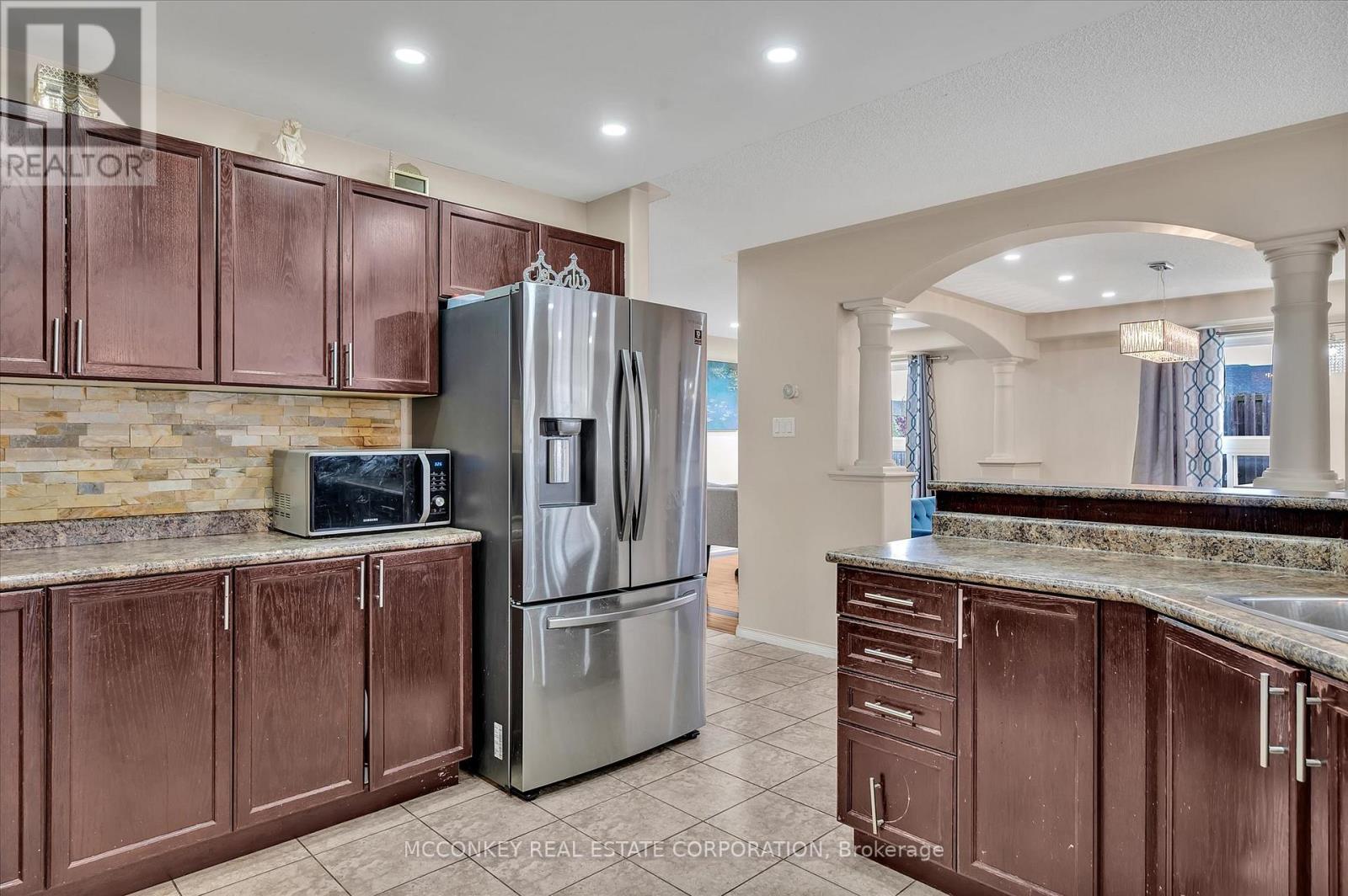 609 Ackerman Crescent, Peterborough (Monaghan Ward 2), Ontario  K9K 2S5 - Photo 12 - X12477734