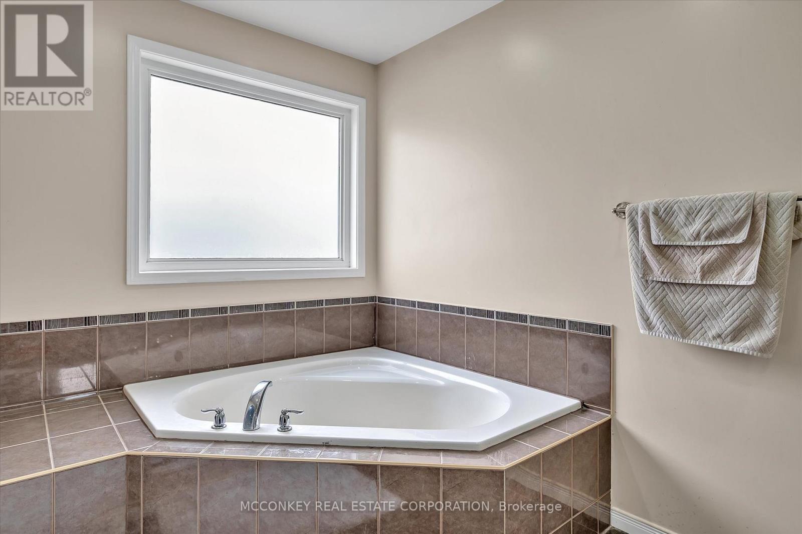 609 Ackerman Crescent, Peterborough (Monaghan Ward 2), Ontario  K9K 2S5 - Photo 26 - X12477734