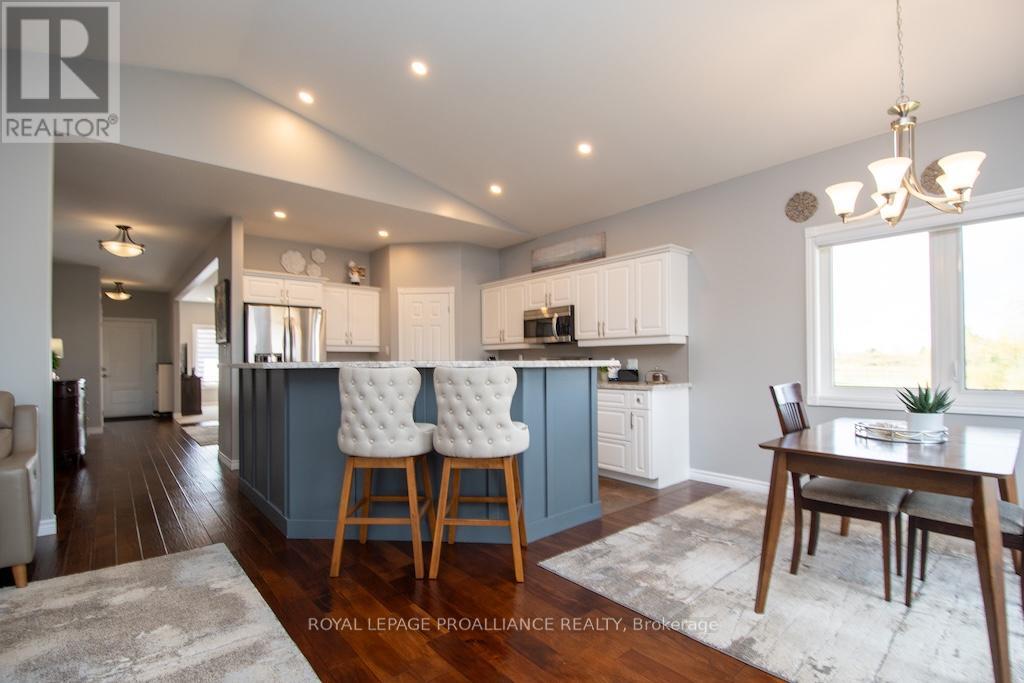 1445 Ireland Drive, Peterborough (Monaghan Ward 2), Ontario  K9K 0A4 - Photo 12 - X12478402