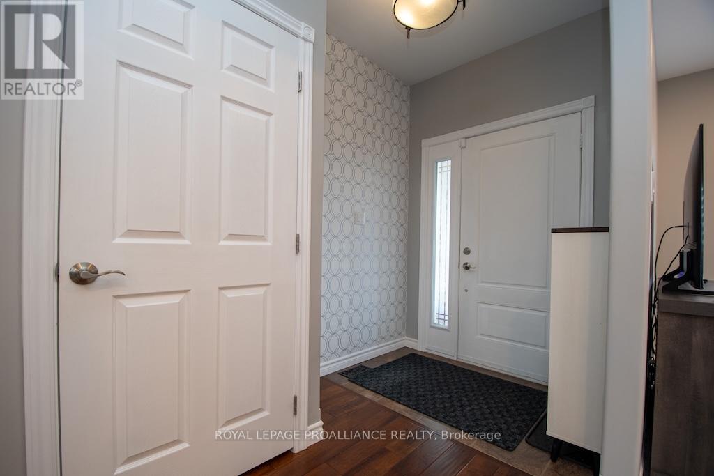 1445 Ireland Drive, Peterborough (Monaghan Ward 2), Ontario  K9K 0A4 - Photo 4 - X12478402