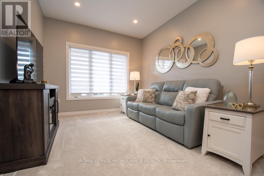 1445 Ireland Drive, Peterborough (Monaghan Ward 2), Ontario  K9K 0A4 - Photo 5 - X12478402