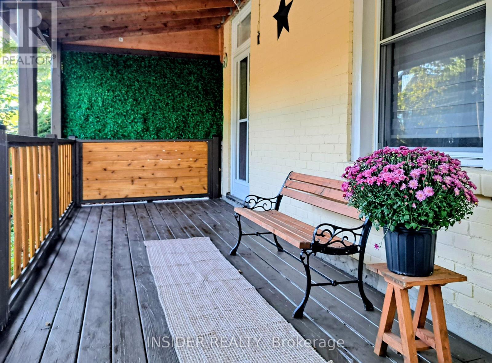 658 Brown Street, Peterborough (Otonabee Ward 1), Ontario  K9J 4K5 - Photo 2 - X12478026