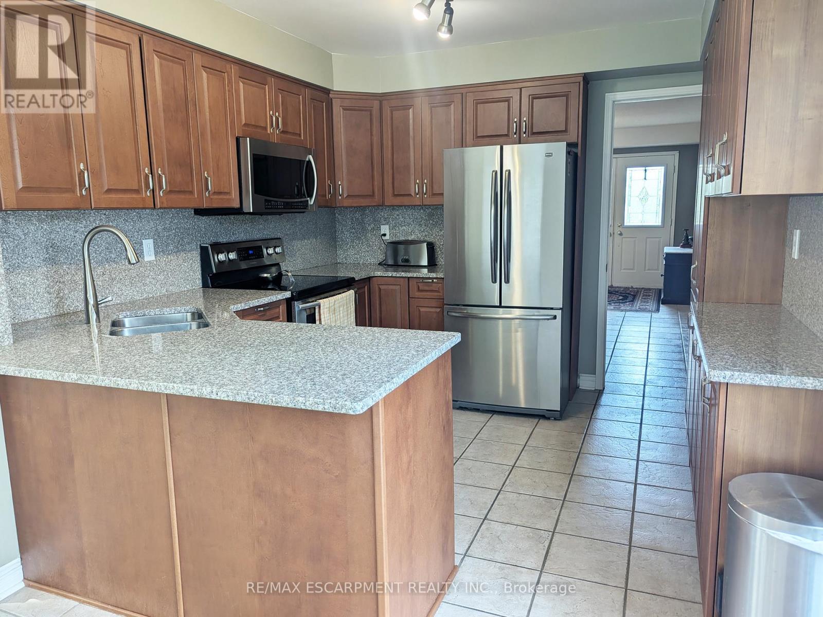 537 Westman Avenue, Peterborough (Otonabee Ward 1), Ontario  K9K 2E6 - Photo 11 - X12478060