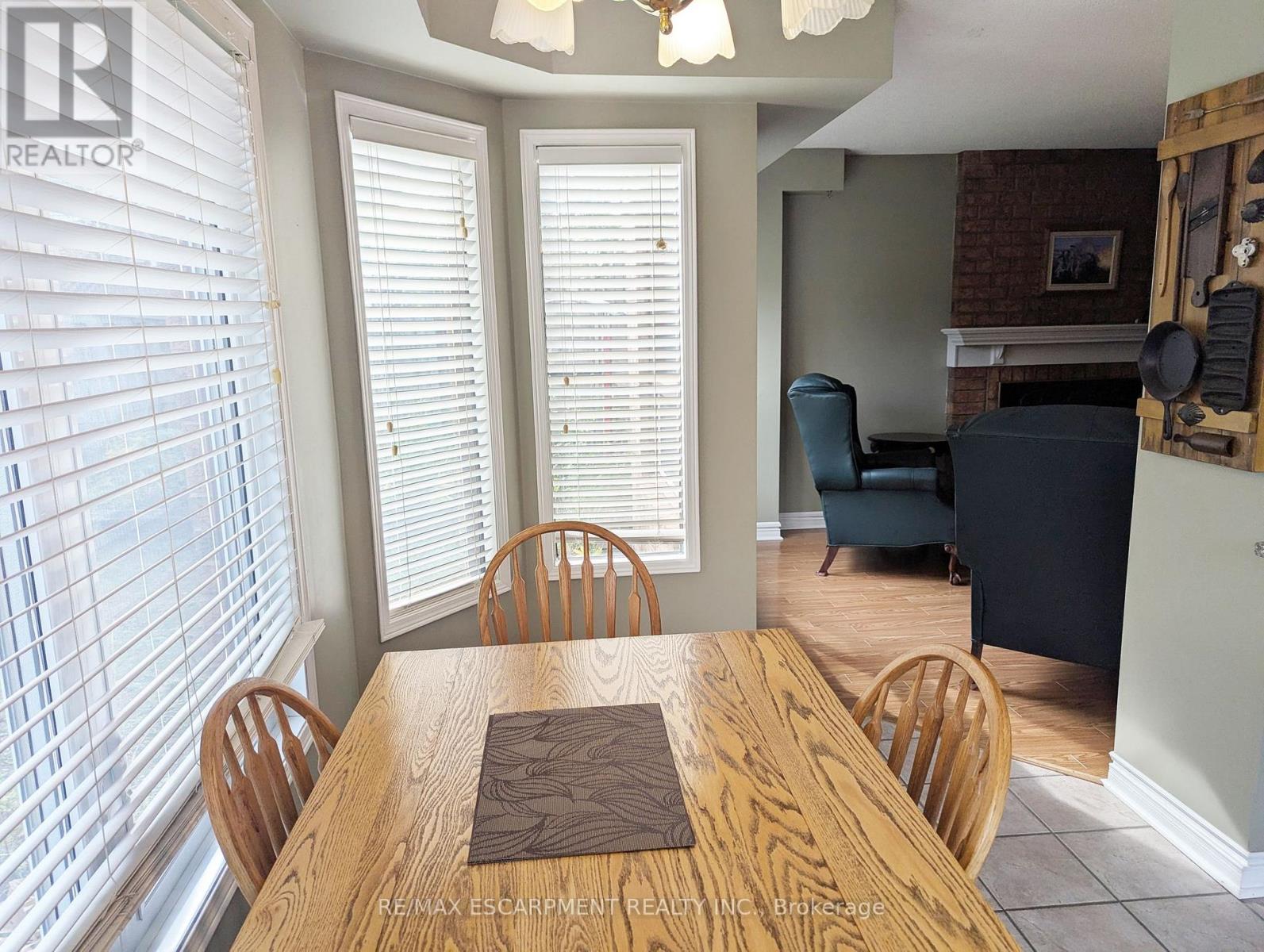 537 Westman Avenue, Peterborough (Otonabee Ward 1), Ontario  K9K 2E6 - Photo 15 - X12478060