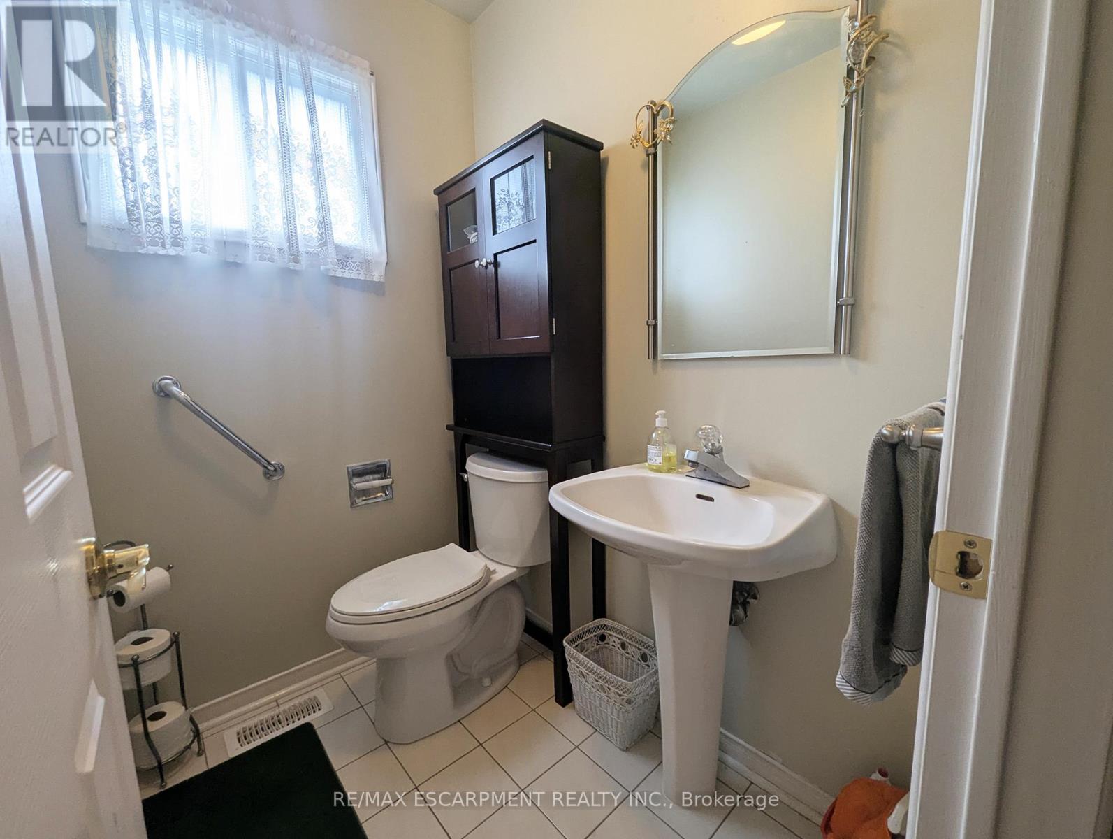 537 Westman Avenue, Peterborough (Otonabee Ward 1), Ontario  K9K 2E6 - Photo 16 - X12478060