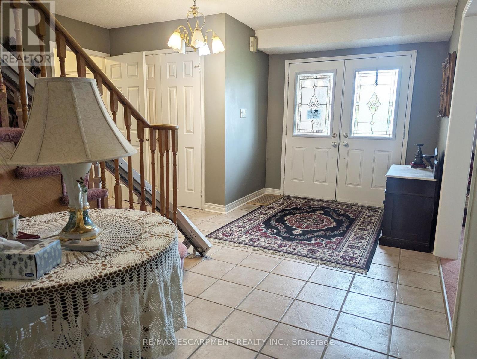 537 Westman Avenue, Peterborough (Otonabee Ward 1), Ontario  K9K 2E6 - Photo 2 - X12478060