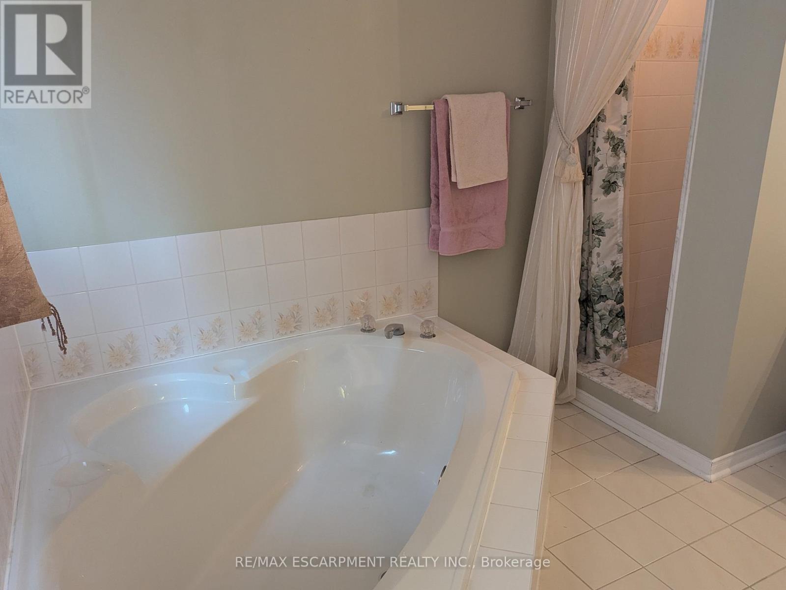 537 Westman Avenue, Peterborough (Otonabee Ward 1), Ontario  K9K 2E6 - Photo 25 - X12478060
