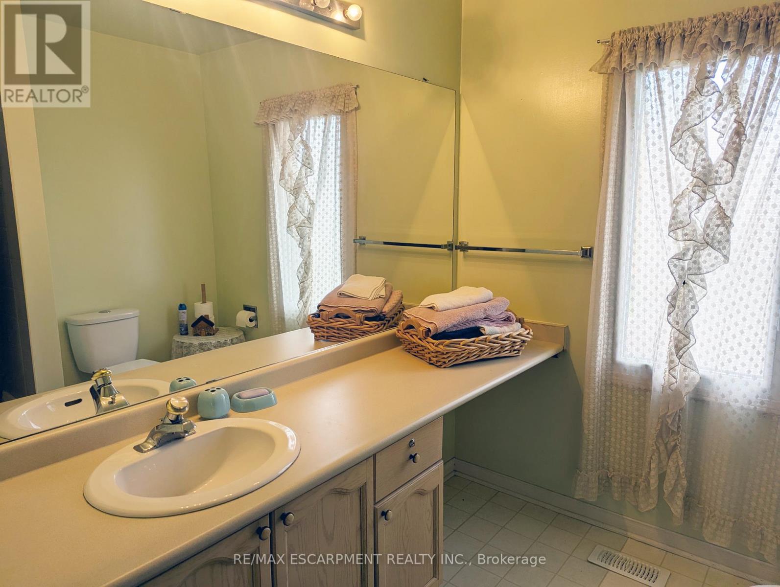 537 Westman Avenue, Peterborough (Otonabee Ward 1), Ontario  K9K 2E6 - Photo 29 - X12478060