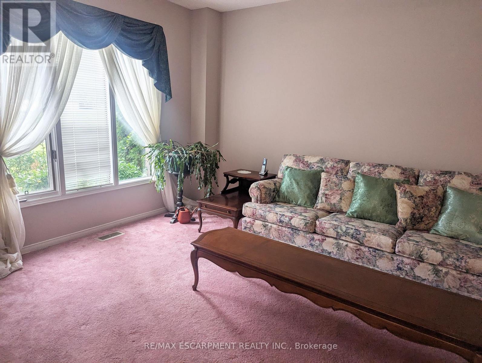 537 Westman Avenue, Peterborough (Otonabee Ward 1), Ontario  K9K 2E6 - Photo 5 - X12478060