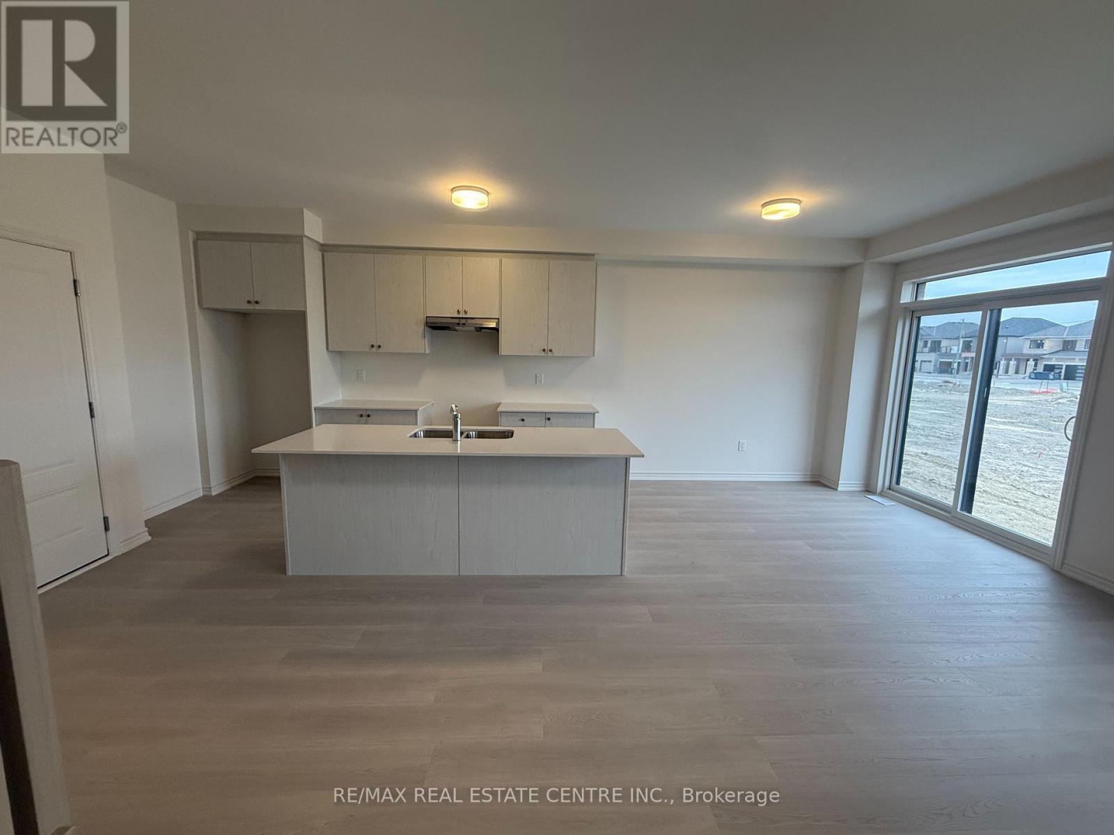 103 Sanderson Drive, Kawartha Lakes (Lindsay), Ontario  K9V 0S8 - Photo 14 - X12478196