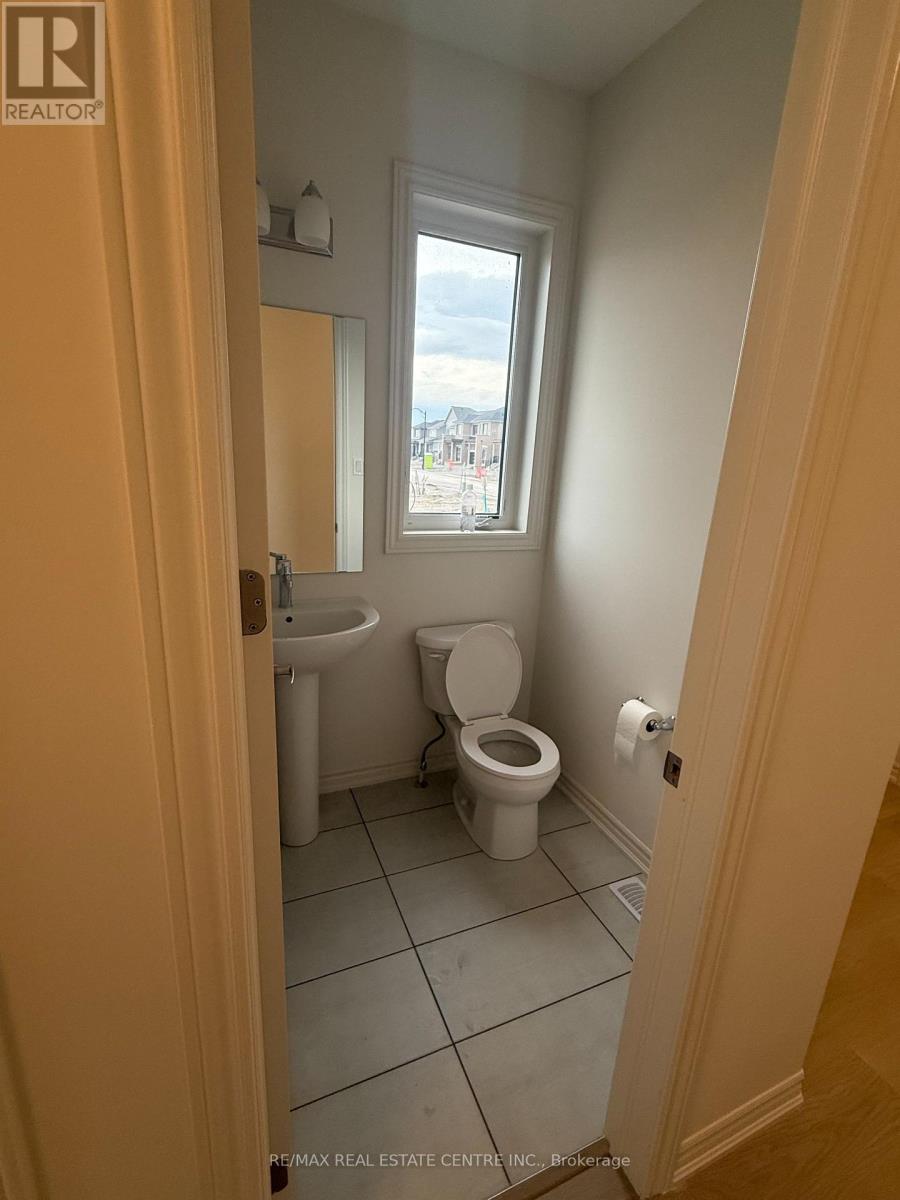 103 Sanderson Drive, Kawartha Lakes (Lindsay), Ontario  K9V 0S8 - Photo 17 - X12478196