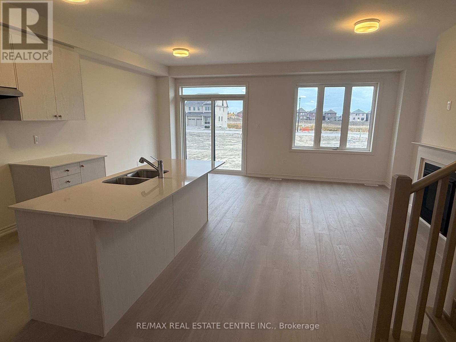 103 Sanderson Drive, Kawartha Lakes (Lindsay), Ontario  K9V 0S8 - Photo 3 - X12478196