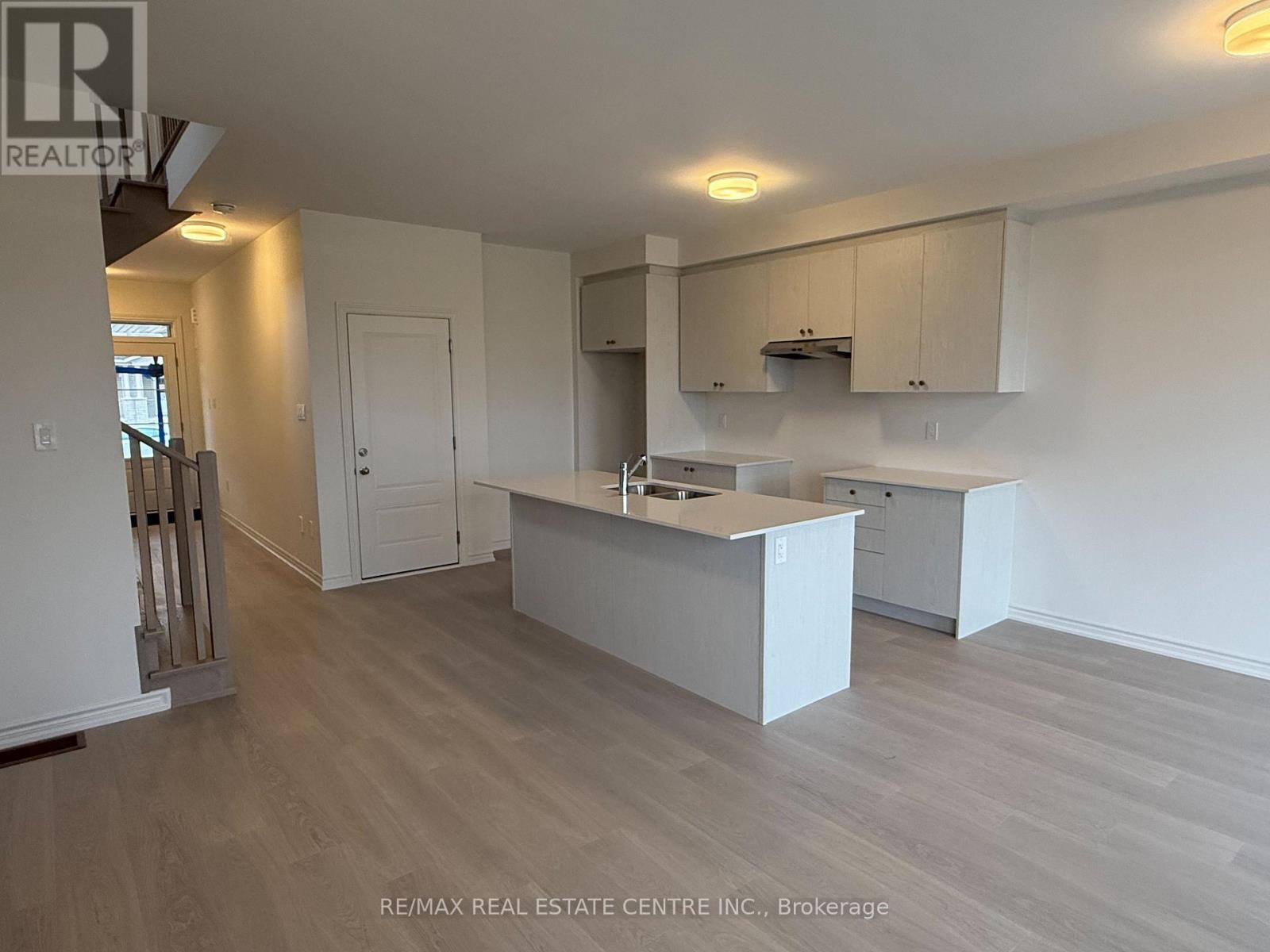 103 Sanderson Drive, Kawartha Lakes (Lindsay), Ontario  K9V 0S8 - Photo 7 - X12478196