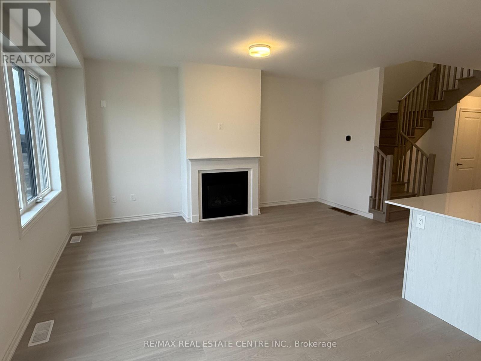 103 Sanderson Drive, Kawartha Lakes (Lindsay), Ontario  K9V 0S8 - Photo 8 - X12478196