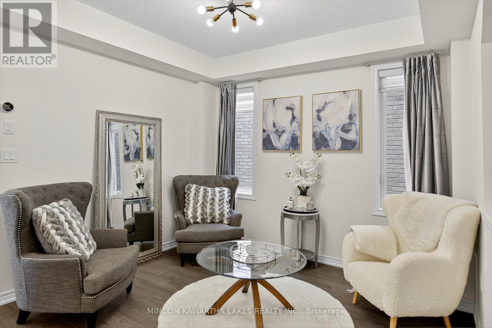 203 O'neil Street, Peterborough (Monaghan Ward 2), Ontario  K9K 0H5 - Photo 4 - X12478461