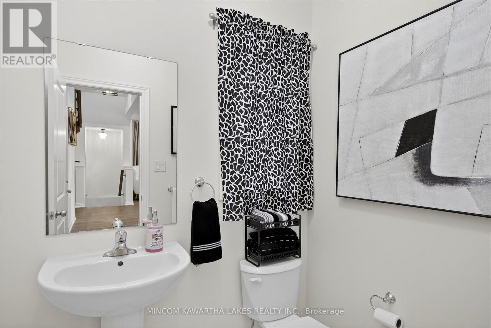 203 O'neil Street, Peterborough (Monaghan Ward 2), Ontario  K9K 0H5 - Photo 9 - X12478461