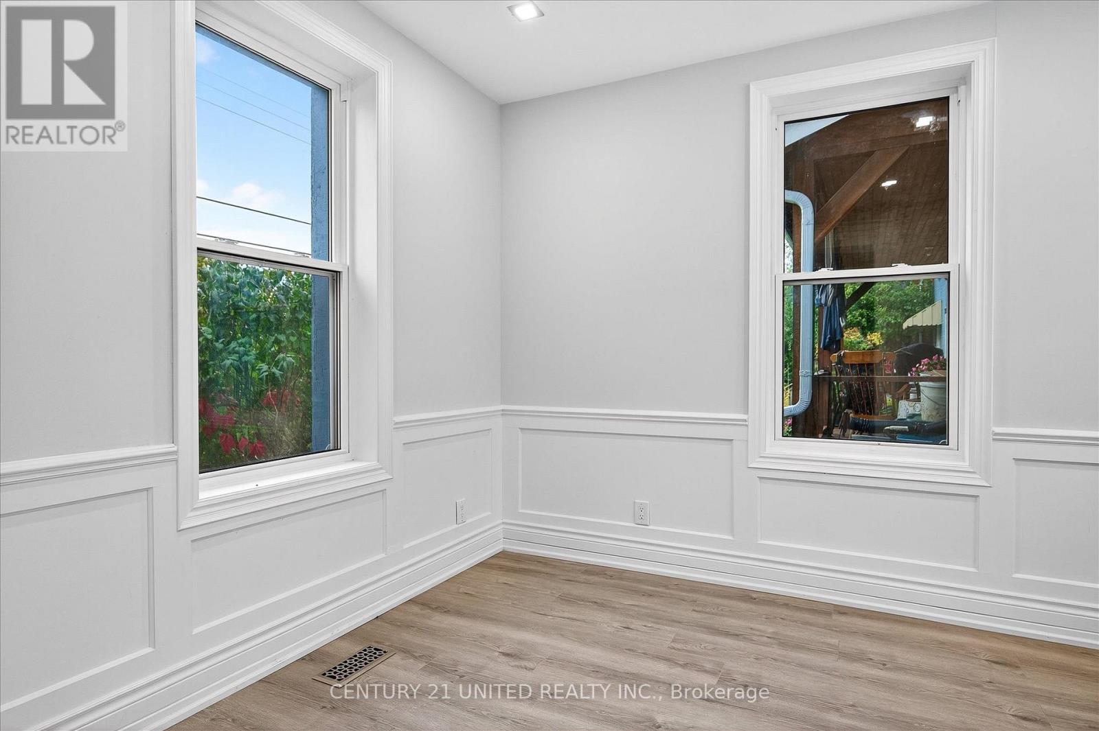 504 Aylmer Street N, Peterborough (Town Ward 3), Ontario  K9H 3W5 - Photo 10 - X12478831