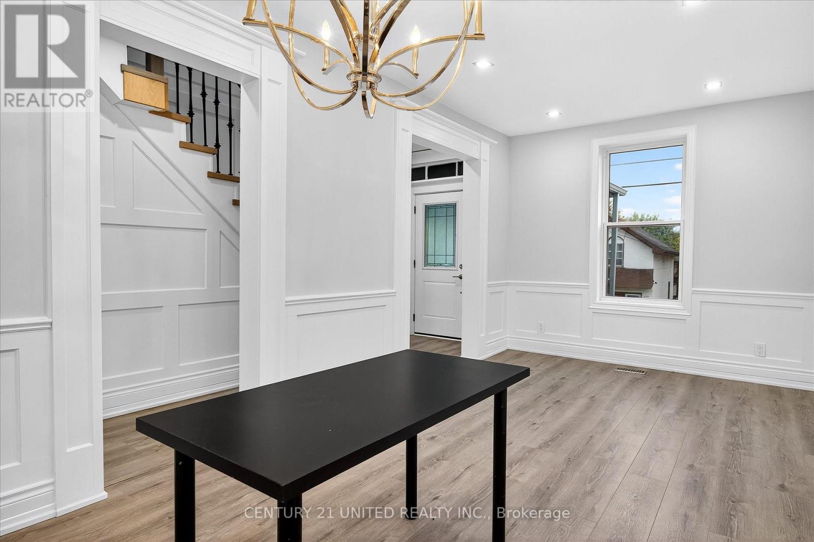 504 Aylmer Street N, Peterborough (Town Ward 3), Ontario  K9H 3W5 - Photo 13 - X12478831