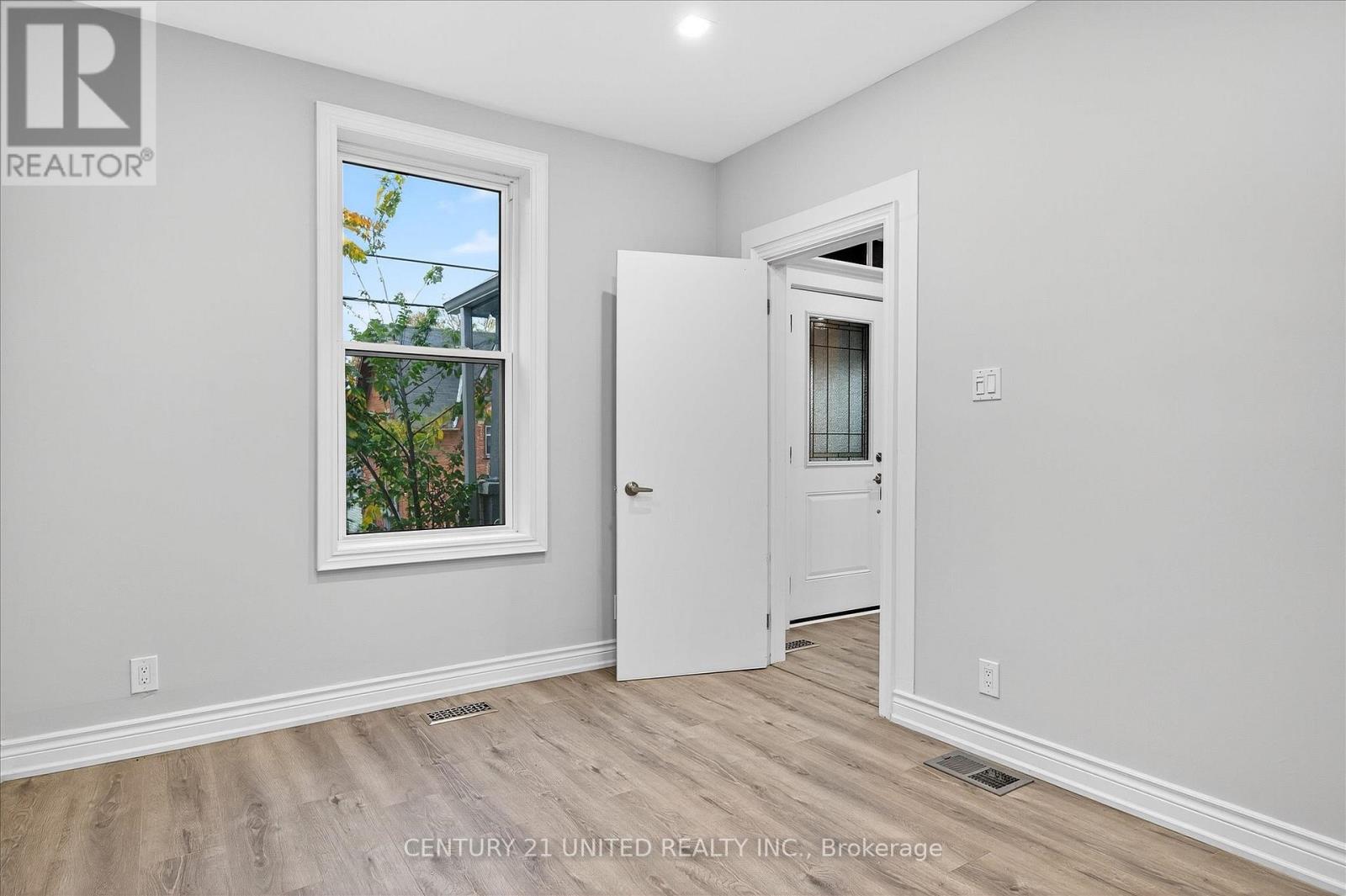 504 Aylmer Street N, Peterborough (Town Ward 3), Ontario  K9H 3W5 - Photo 23 - X12478831