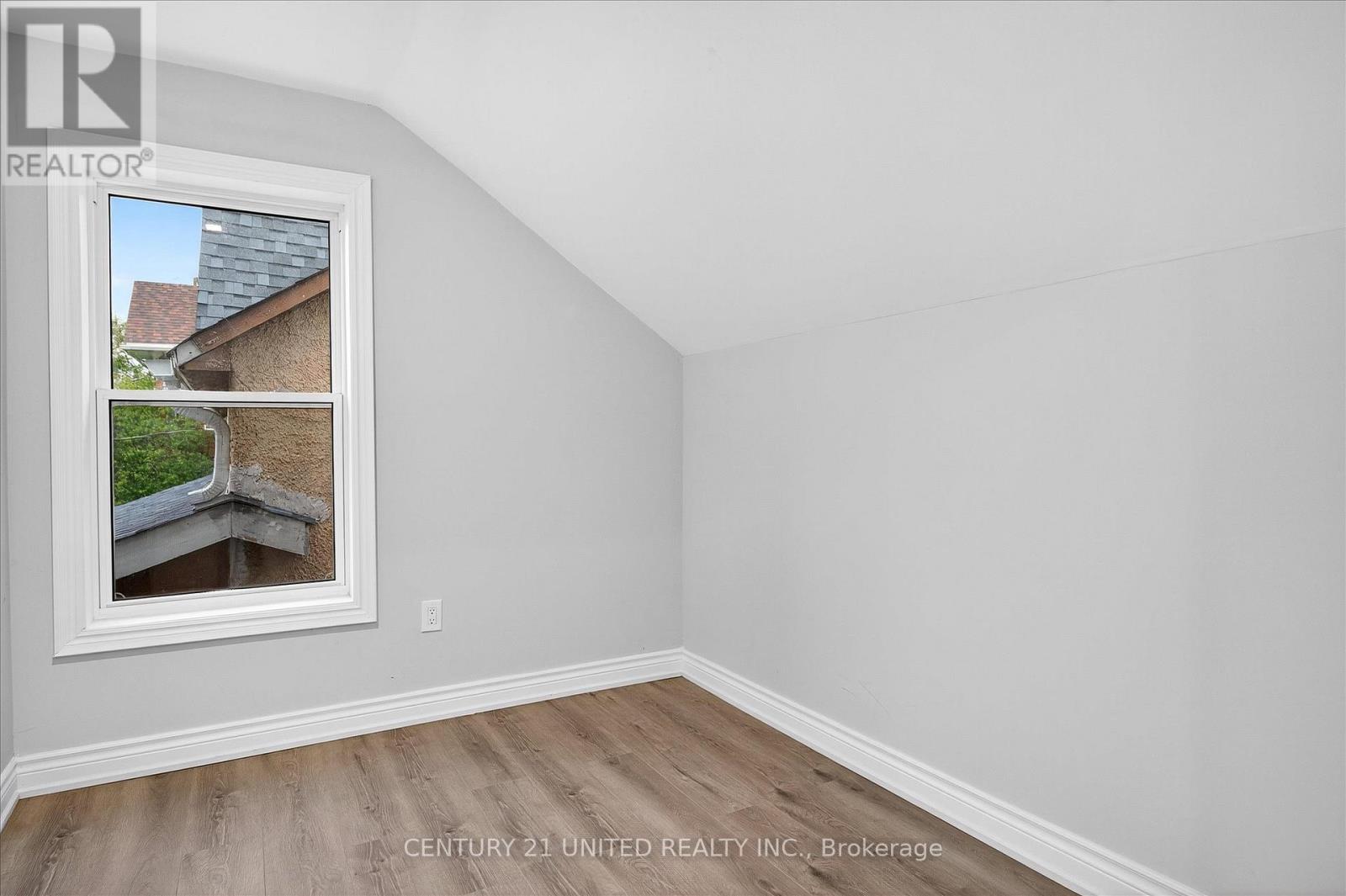 504 Aylmer Street N, Peterborough (Town Ward 3), Ontario  K9H 3W5 - Photo 32 - X12478831