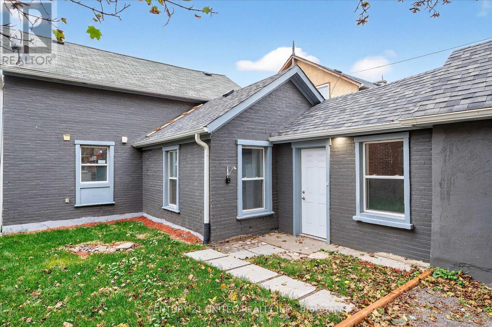 504 Aylmer Street N, Peterborough (Town Ward 3), Ontario  K9H 3W5 - Photo 38 - X12478831