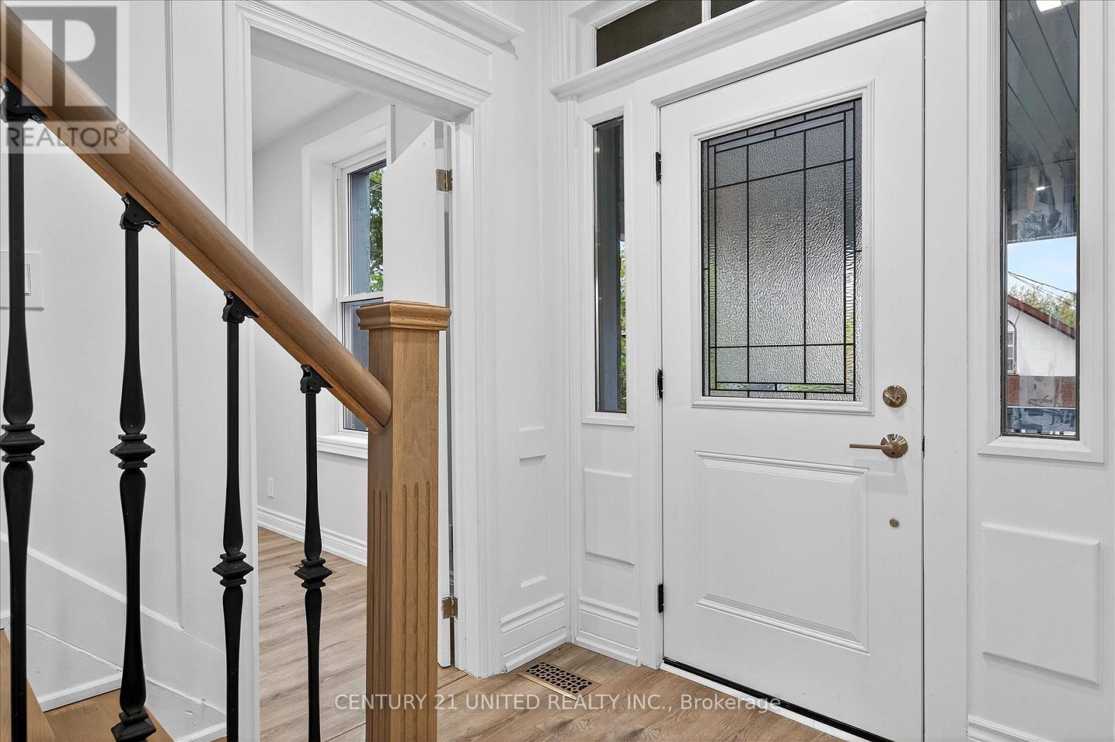 504 Aylmer Street N, Peterborough (Town Ward 3), Ontario  K9H 3W5 - Photo 8 - X12478831