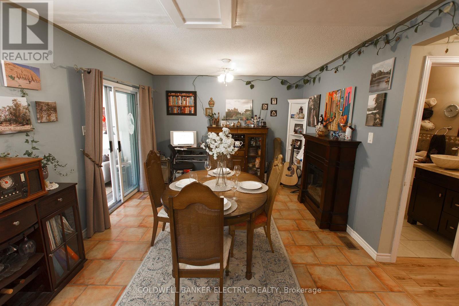 247 Towerhill Road, Peterborough (Northcrest Ward 5), Ontario  K9H 7N1 - Photo 10 - X12478866