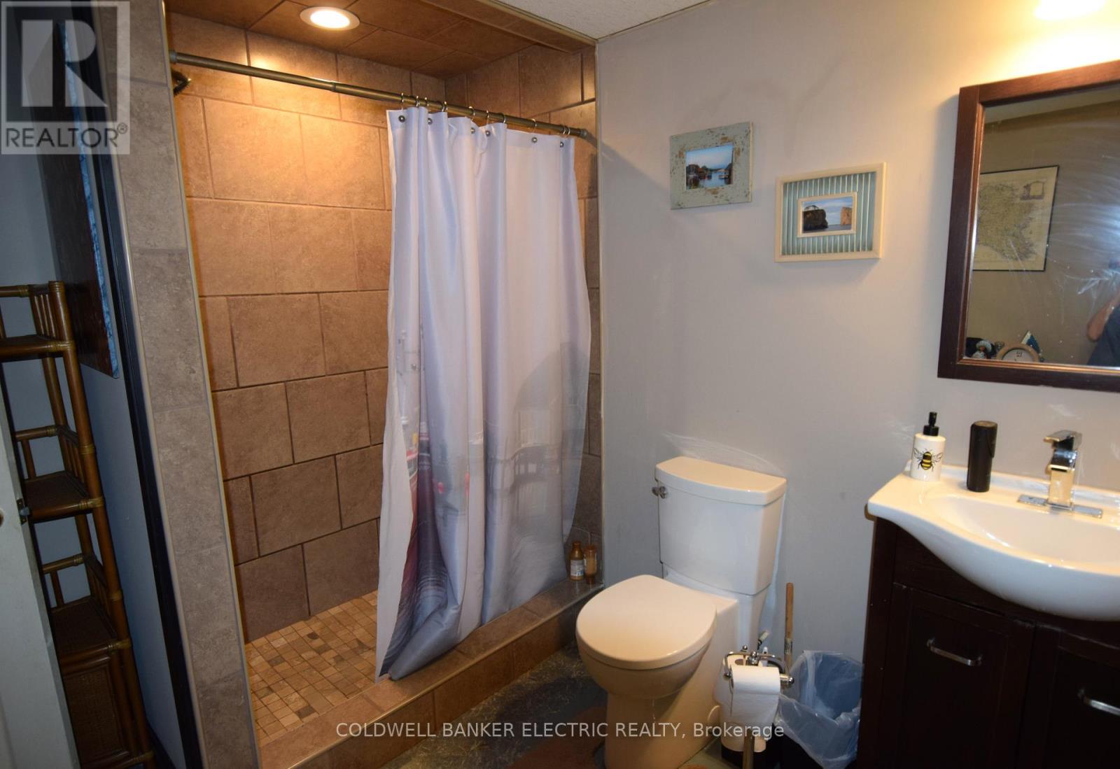 247 Towerhill Road, Peterborough (Northcrest Ward 5), Ontario  K9H 7N1 - Photo 24 - X12478866